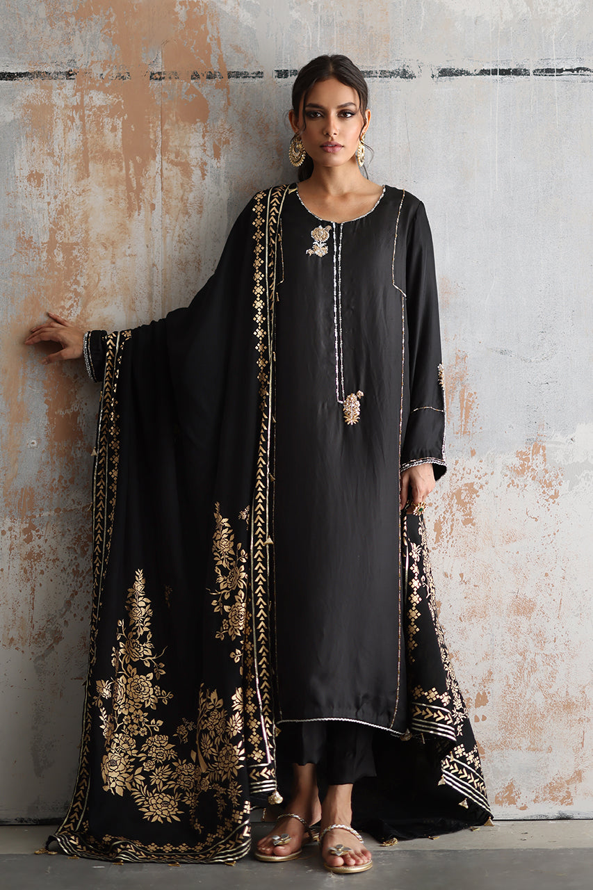 Obsidian Opulence – NidaAzwerPK